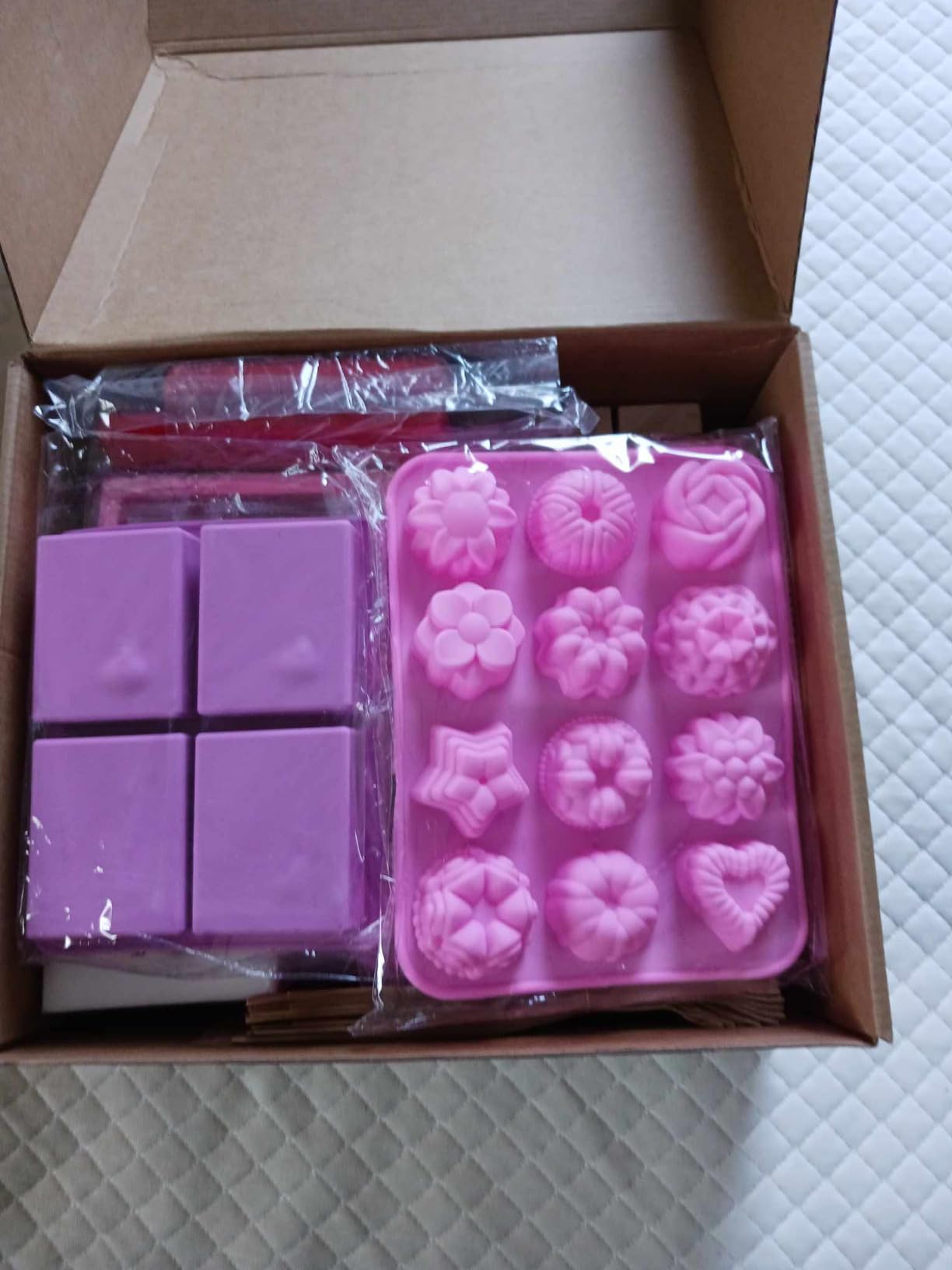 haclum Soap Making Kit for Adults and Kids - Soap Making Supplies with Melt & Pour Soap Base, Soap Loaf Molds, Cutting Box, Silicone Molds, Essential Oil & Fragrances Beginner DIY Craft Kits customer photo 2