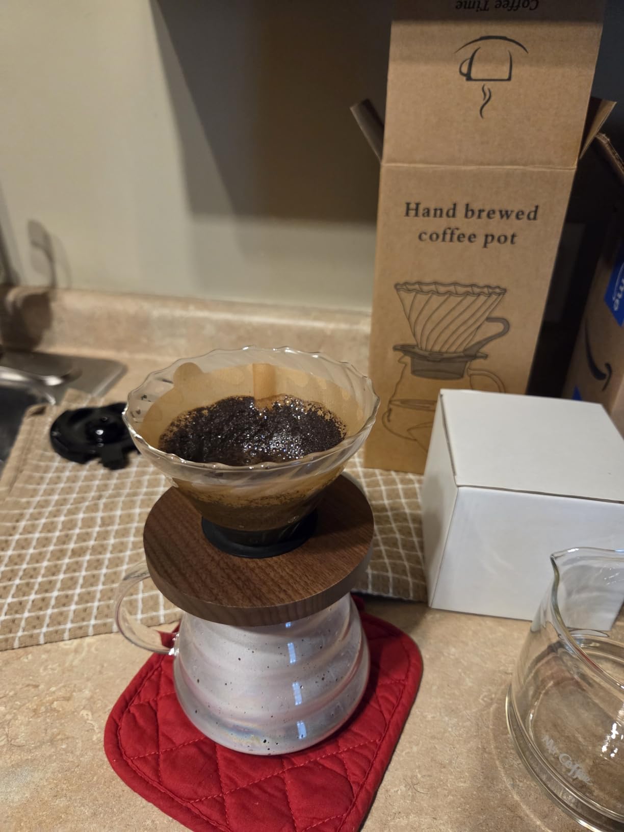 gegewawa Pour Over Coffee Maker Set, Glass Coffee Dripper & Carafe 20 fl oz | This V60 pour over coffee set includes 50 paper filters, a walnut base and 600ml borosilicate glass carafe for 2 to 4 cups customer photo 1
