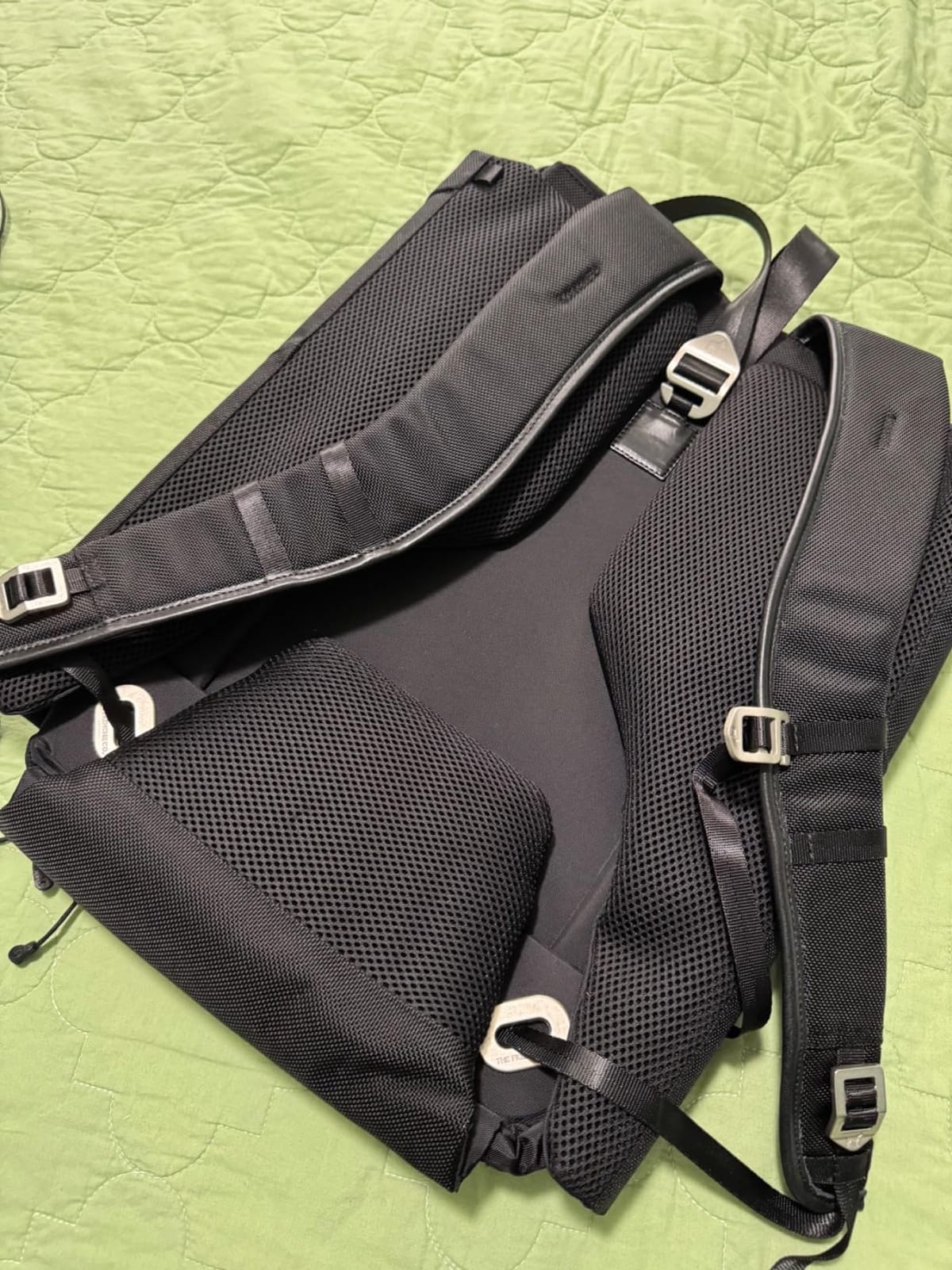 The Frenchie Co. - Anti-Theft Speed Backpack - Slim Minimalist - Hidden zippers and cut-resistant ballistic nylon - Secure travel, commuting and everyday carry customer photo 2
