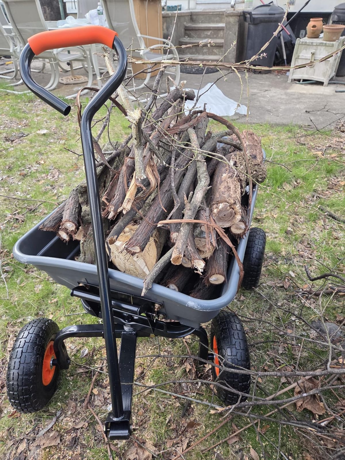 VEVOR Heavy Duty 1200lbs 7 Cu.Ft Wheelbarrow Garden Dump Cart Wagon, 2-in-1 Convertible Handle to Trailer, Poly Utility Barrow with 13 inch All Terrain Wheels customer photo 2