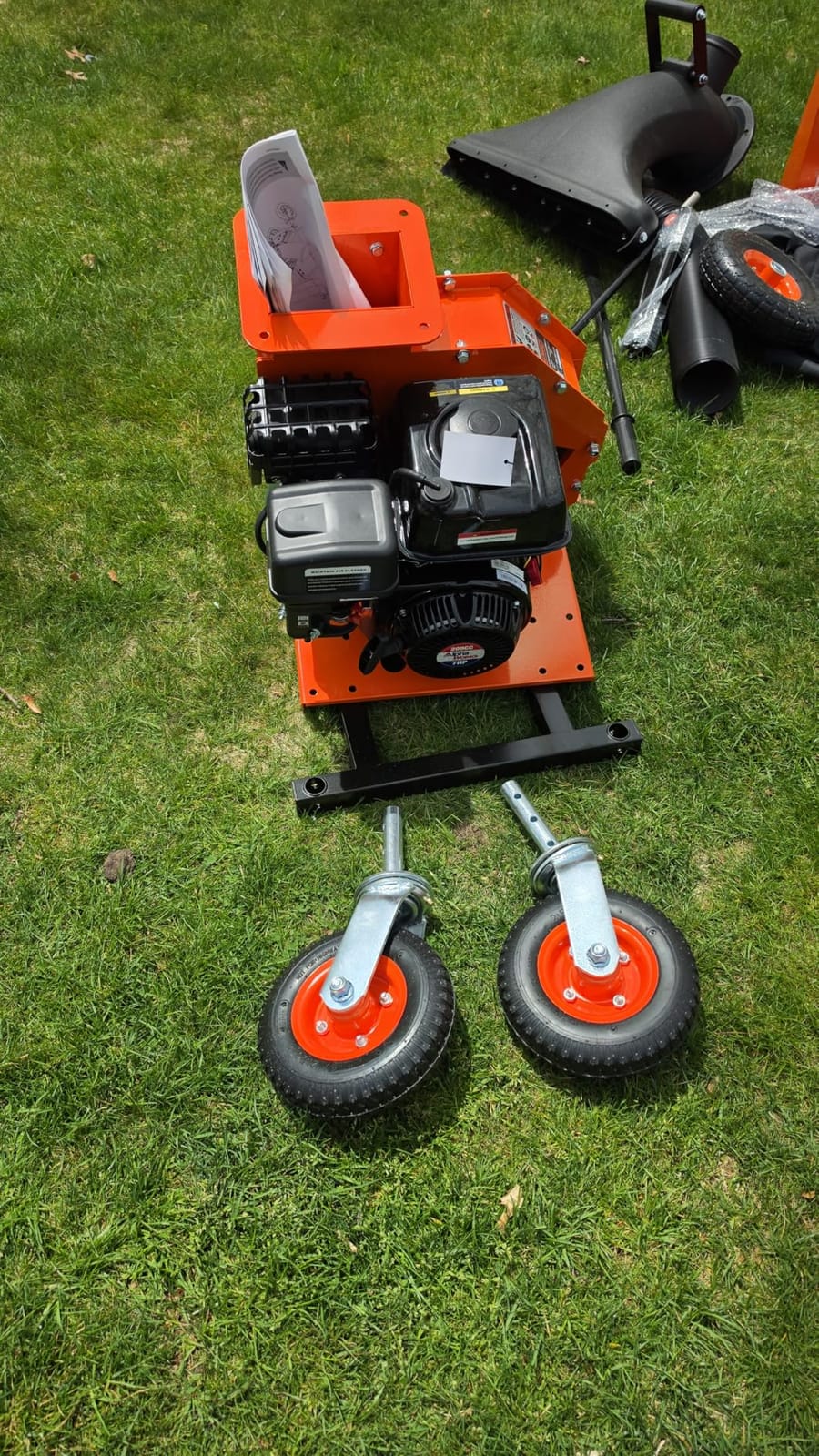 SuperHandy Leaf Vacuum & Wood Chipper - 7 HP 209CC Gas Engine, 10:1 Mulch Ratio, 6 Bushel Bag Capacity, Castor Wheels customer photo 2
