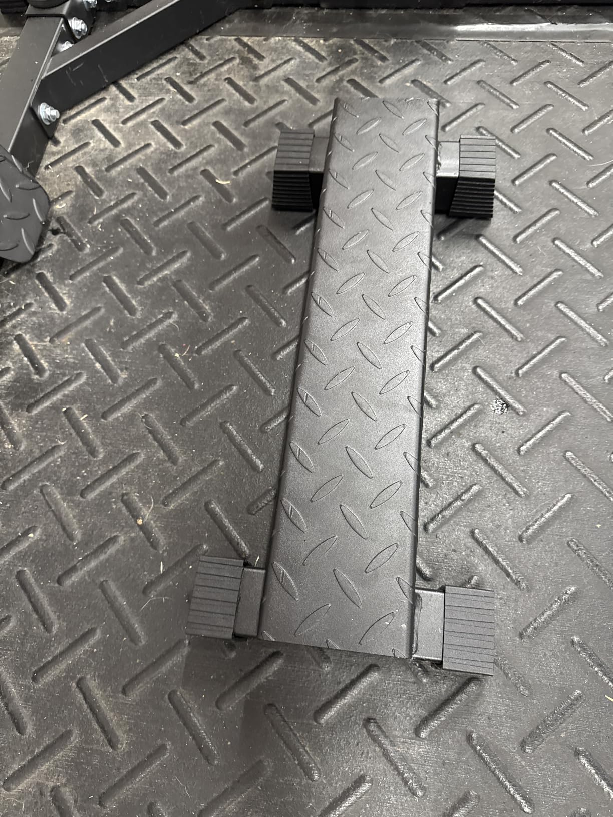 EVERYMATE Steel Calf Raise Block, Standing Calf Machine for Stretching Calf Muscles, Relaxing Ankles, Anti-Slip Solid Platform customer photo 1