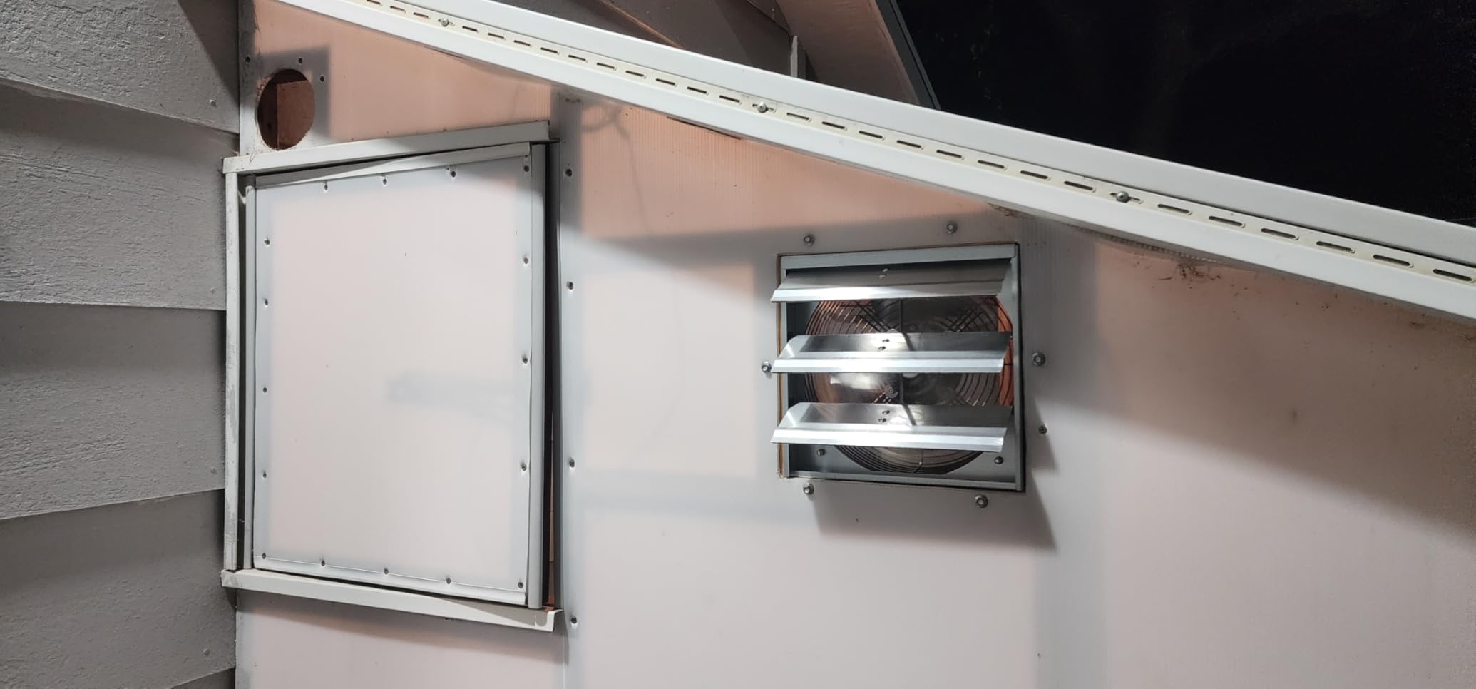 VEVOR 24 Inch Shutter Exhaust Fan Wall Mounted Automatic Louvers Silver, Sturdy Steel Housing, Low Noise, AC Motor, 7030 CFM Ventilation and Cooling for Attic, Garage, Barn, Greenhouse, Workshop customer photo 1
