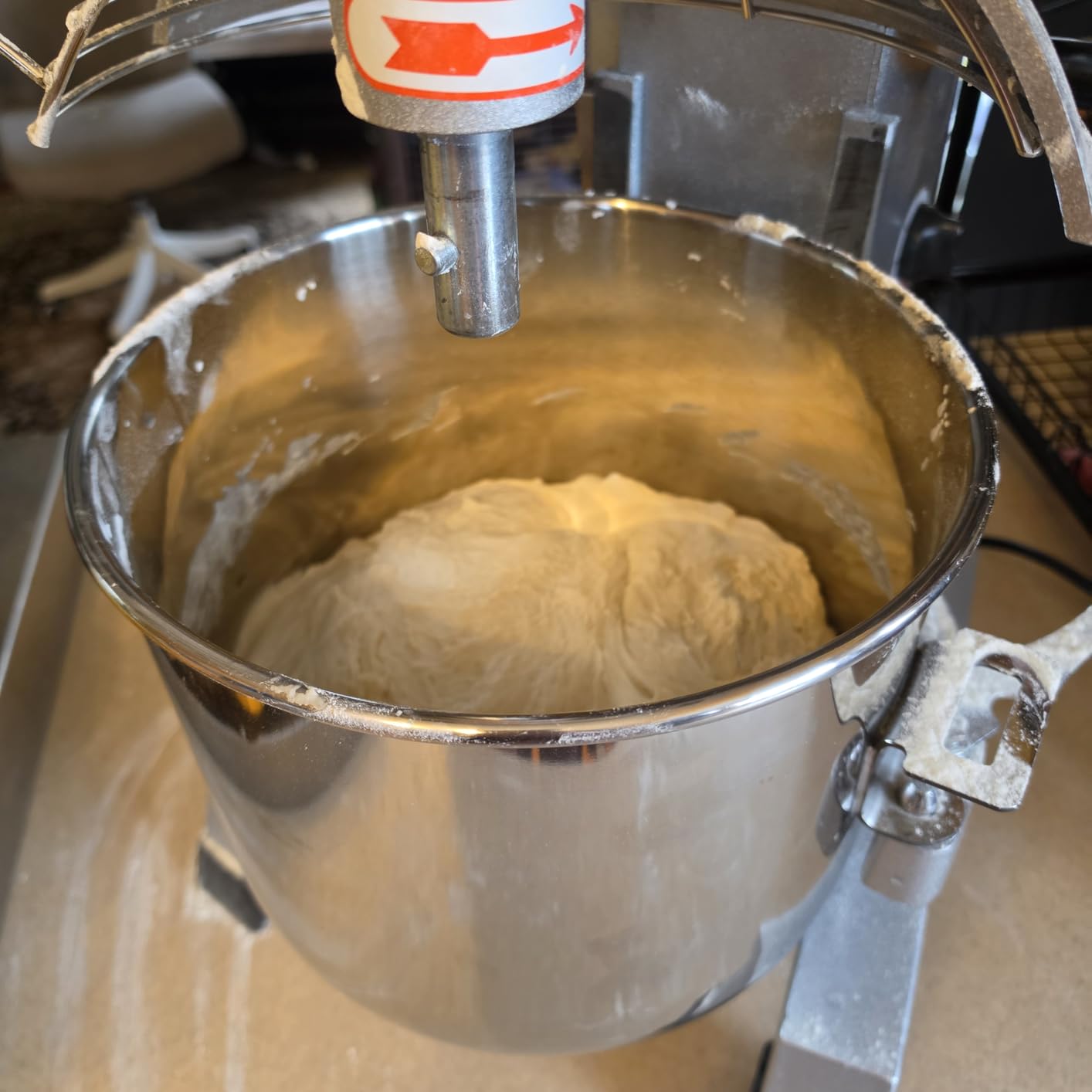 VEVOR Commercial Food Mixer, 15Qt Capacity with Timer, 500W Stainless Bowl Durable Electric Mixer for Commercial Use, 3 Speed Options 113/184/341 RPM, Includes Dough Hook & Whisk customer photo 1