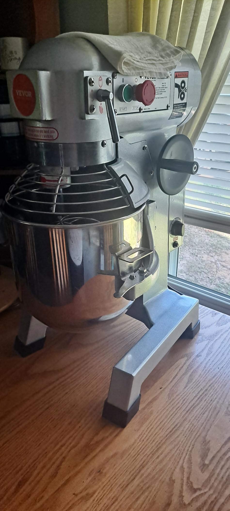 VEVOR Commercial Food Mixer, 15Qt Capacity with Timer, 500W Stainless Bowl Durable Electric Mixer for Commercial Use, 3 Speed Options 113/184/341 RPM, Includes Dough Hook & Whisk customer photo 2