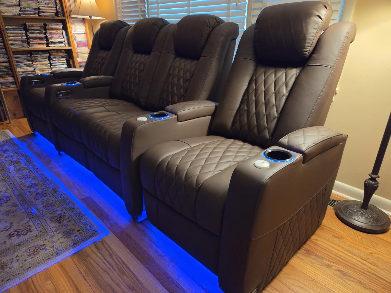 comfiroom Leather Home Theater Seating Classic Series Dual Power Electric Headrest Game Seats Movie Theater Chairs Theater Recliner Sofa with Type-C USB Charger (Black, Row of 3) customer photo 1