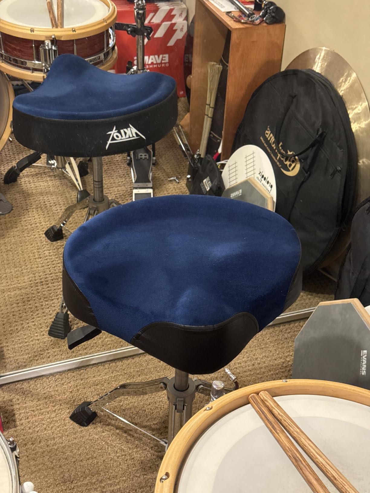 AKLOT Saddle Drum Throne, Hydraulic Druming Throne, Heavy Duty Seat, Height Adjustable Plush Chair, Motorcycle Style Drum Stool for Adults Drummers Grey customer photo 2