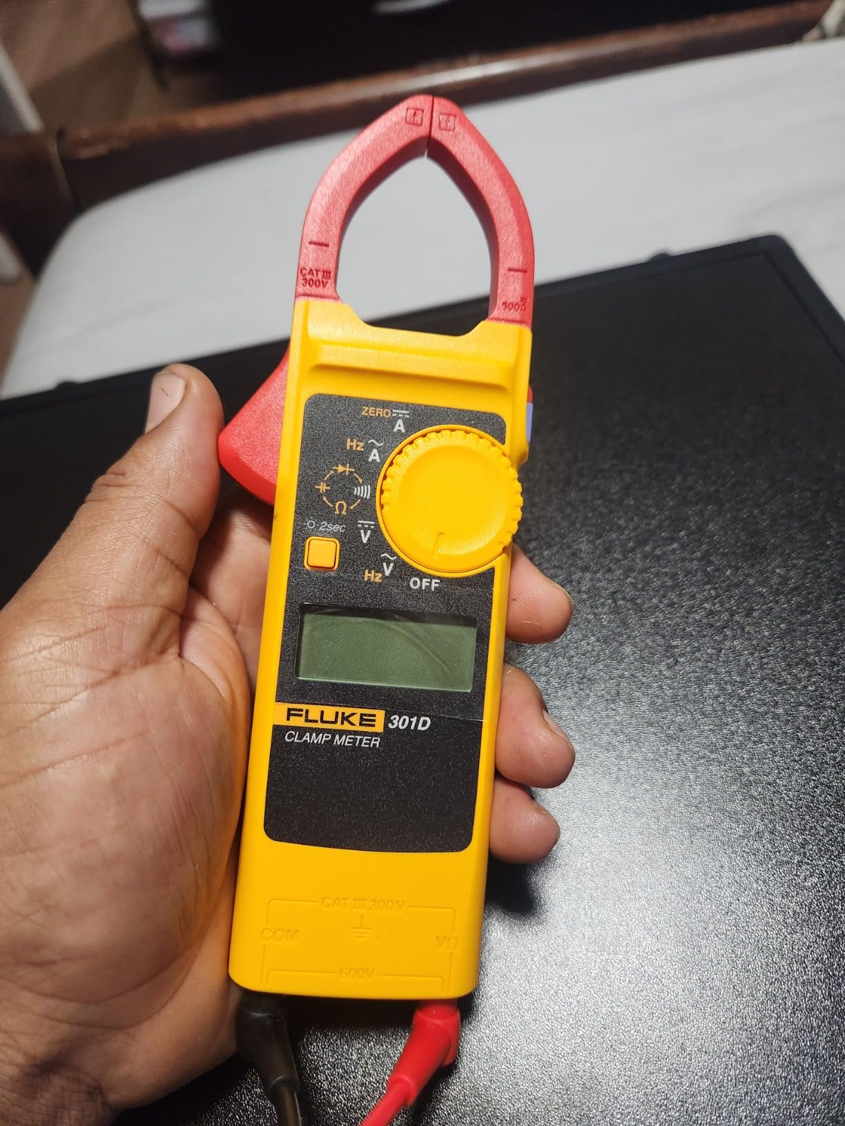 Fluke-301D/ESP, 600A AC/DC Clamp Meter with Slim Body and Thin Jaw Arm customer photo 2