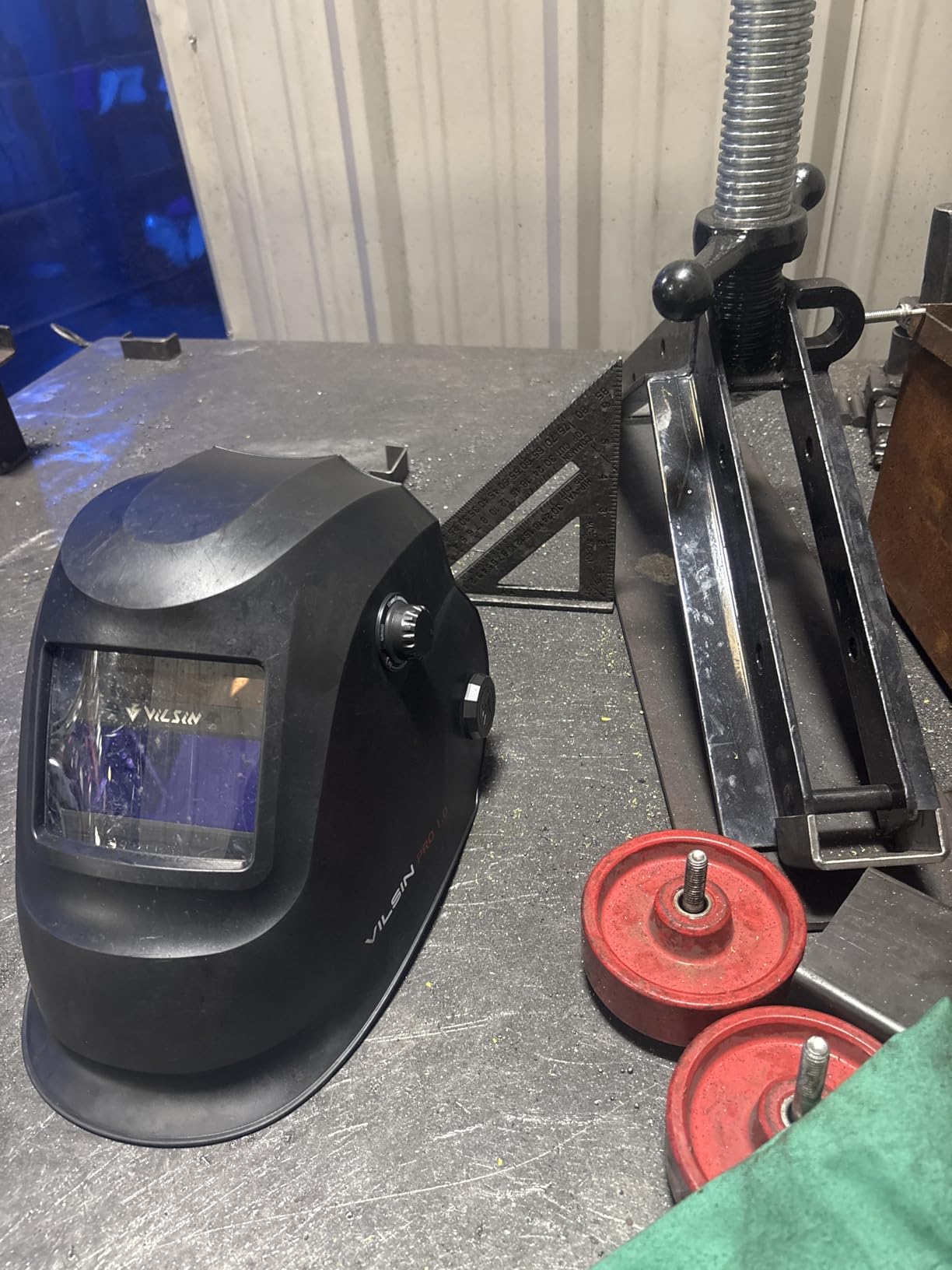VILSIN Welding Helmet Auto Darkening Solar Powered Welding Hood with 2 Arc Sensor,Wide Shade 3/4-8/9-13 for TIG MIG ARC Weld Grinding Welder Helmet,Black customer photo 2
