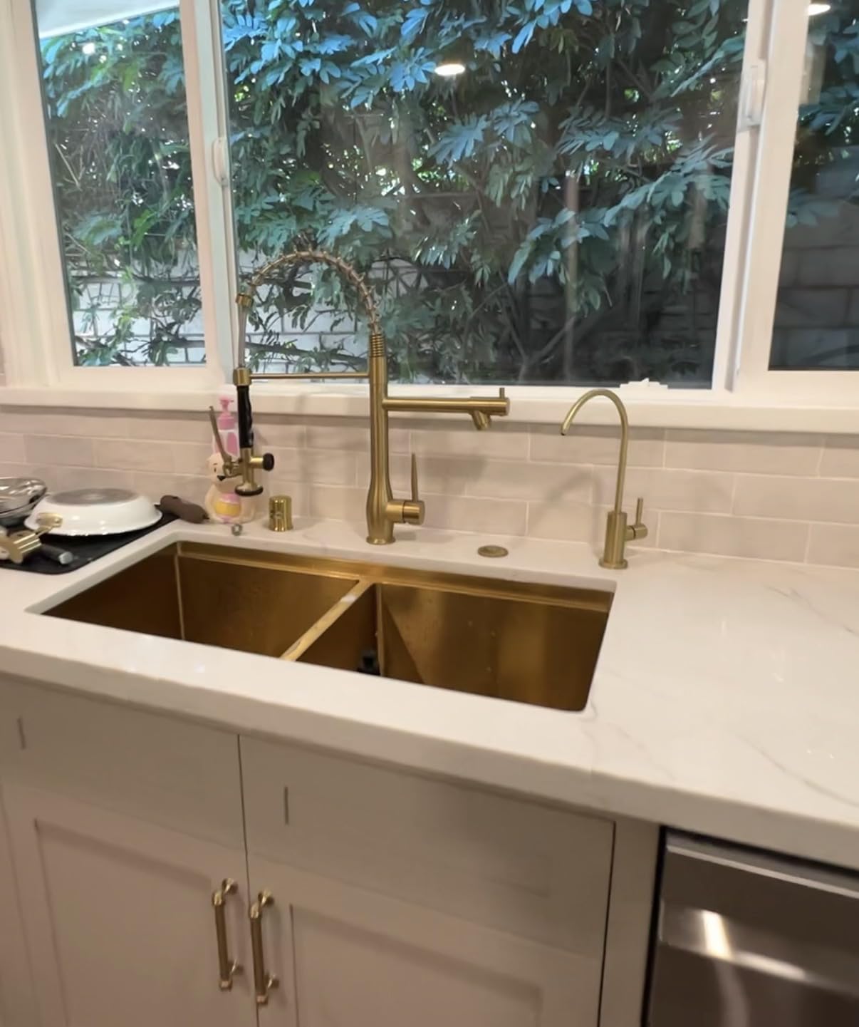MILOSEN Gold Farmhouse Kitchen Sink, 33x20x10 Inch 50/50 Double Bowl Apron Front Undermount Sink, Gold Stainless Steel Workstation Farm Sinks with Ledge & Accessories customer photo 1