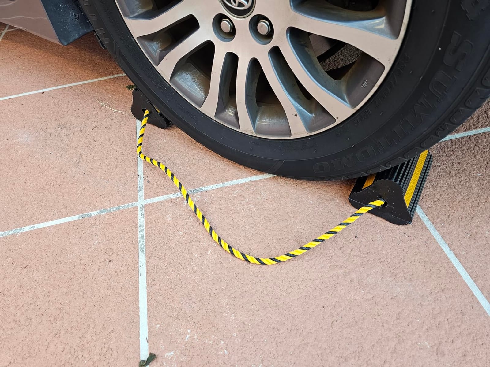 ROBLOCK Wheel Chocks (2pair/4pack with Rope) for RV Trailer Camper Truck Car Aircraft with 3 Reflective Strips customer photo 2