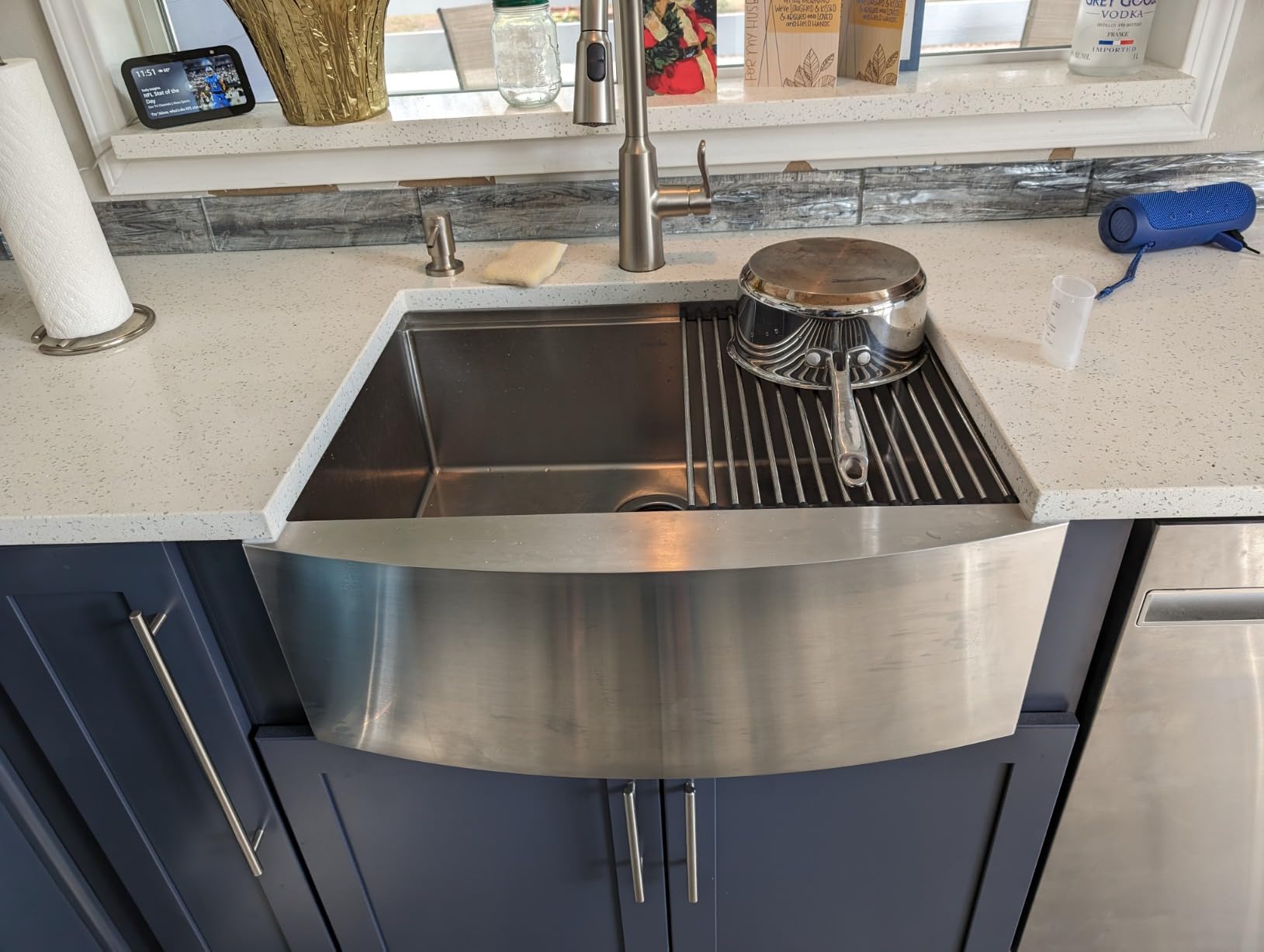 Mocoloo 33 Farmhouse Sink - 33 x 22 Inch Stainless Steel Undermount Kitchen Sink Workstation Ledge 16 Gauge Single Bowl Deep Basin Handmade Apron Front Farm Style Sinks customer photo 1