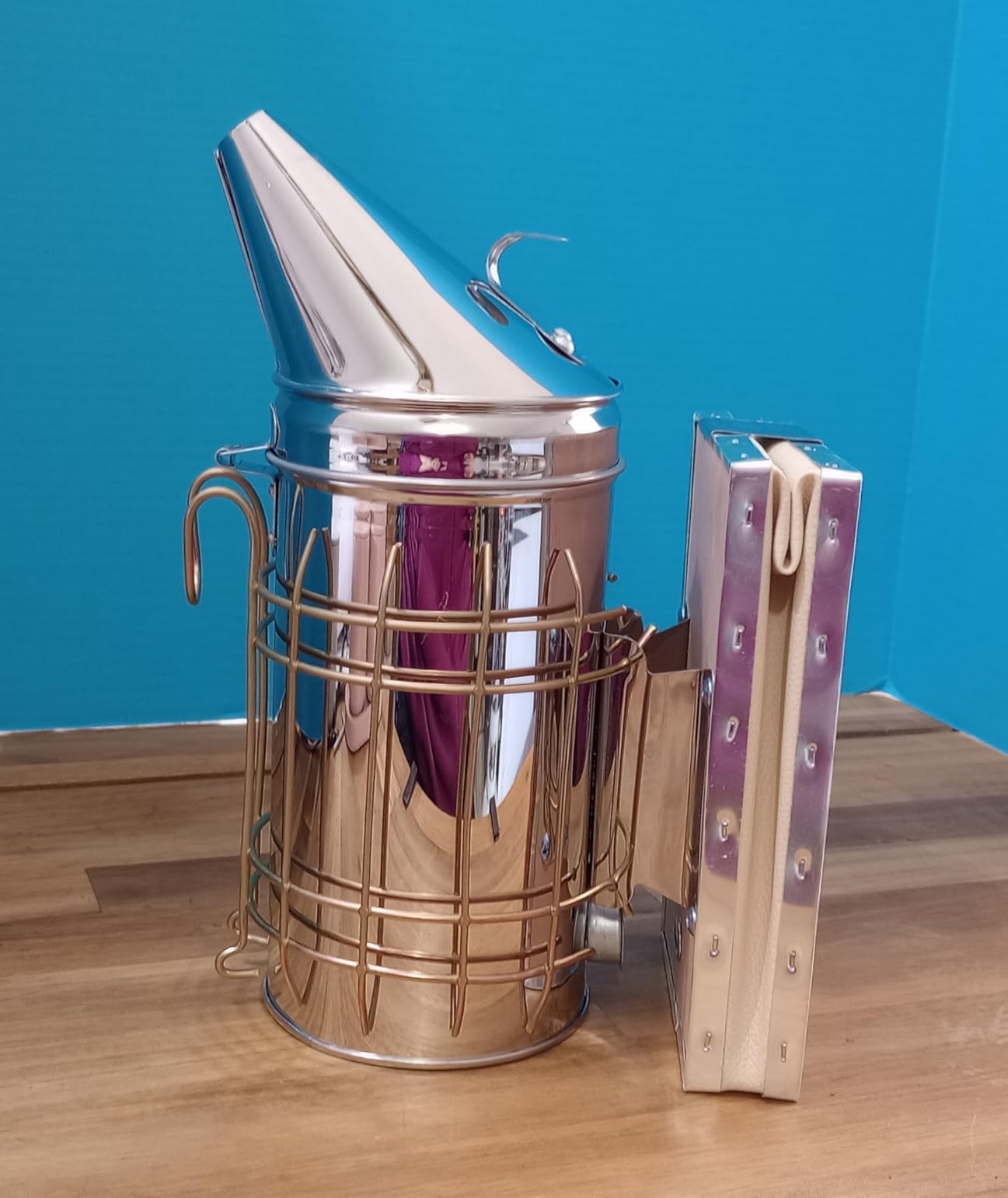Bee Hive Smoker Kit - Stainless Steel Smoker with Heat Shield & 54 Smoking Pellets, Ideal Beekeeping Supplies for Beginners & Professionals customer photo 1
