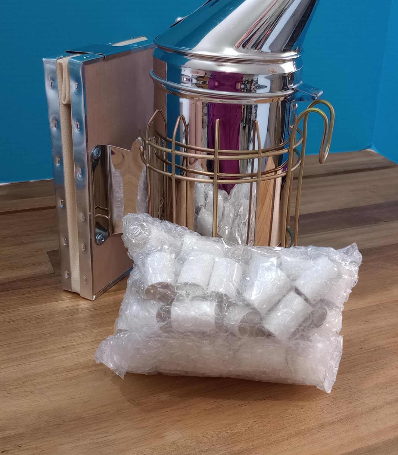 Bee Hive Smoker Kit - Stainless Steel Smoker with Heat Shield & 54 Smoking Pellets, Ideal Beekeeping Supplies for Beginners & Professionals customer photo 2