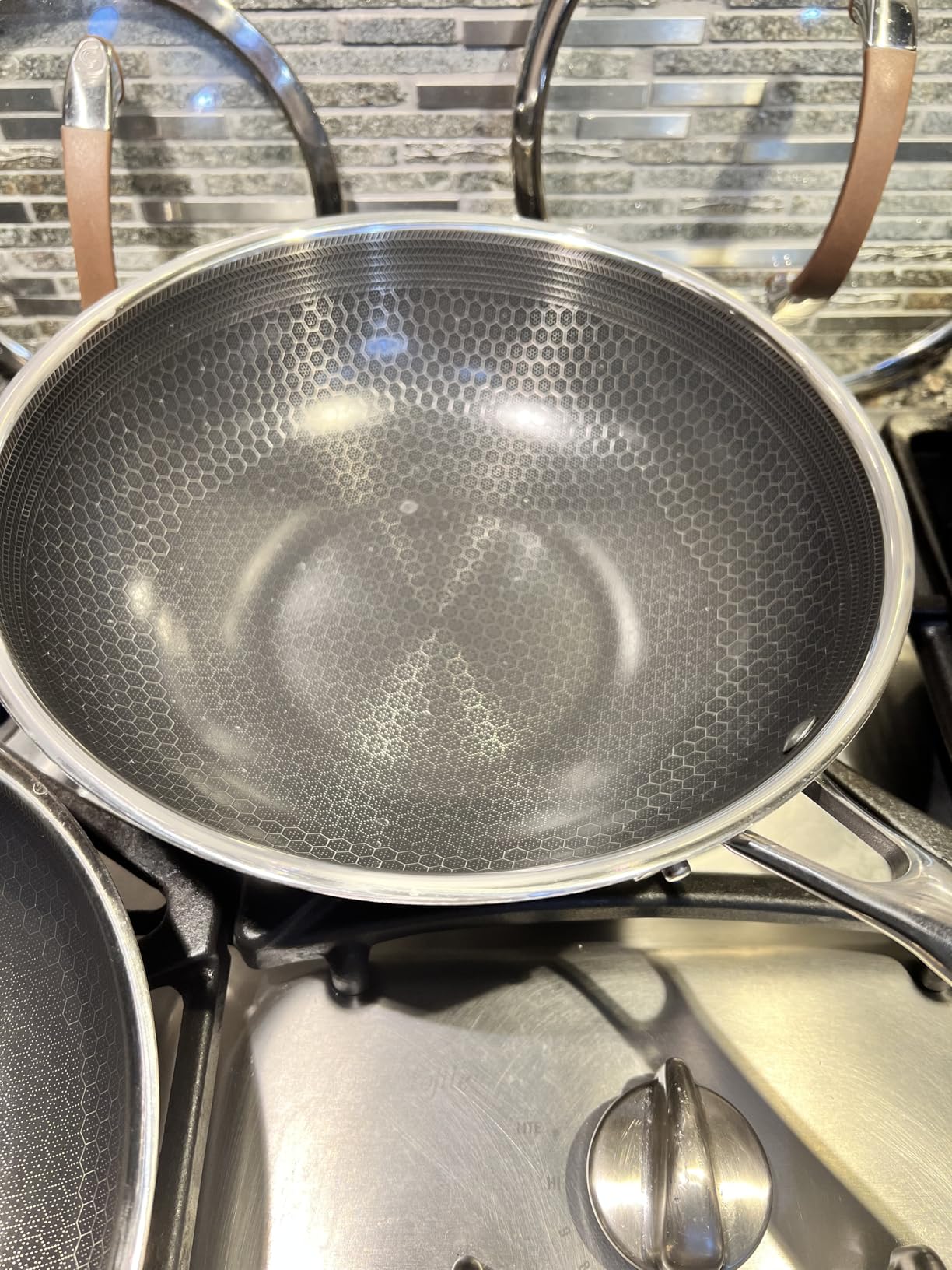 HexClad 6.5 Qt Hybrid Nonstick Dutch Oven with Lid, Induction Ready | Stay-Cool Handles, Dishwasher and Oven Safe up to 900°F, Compatible with All Cooktops customer photo 2