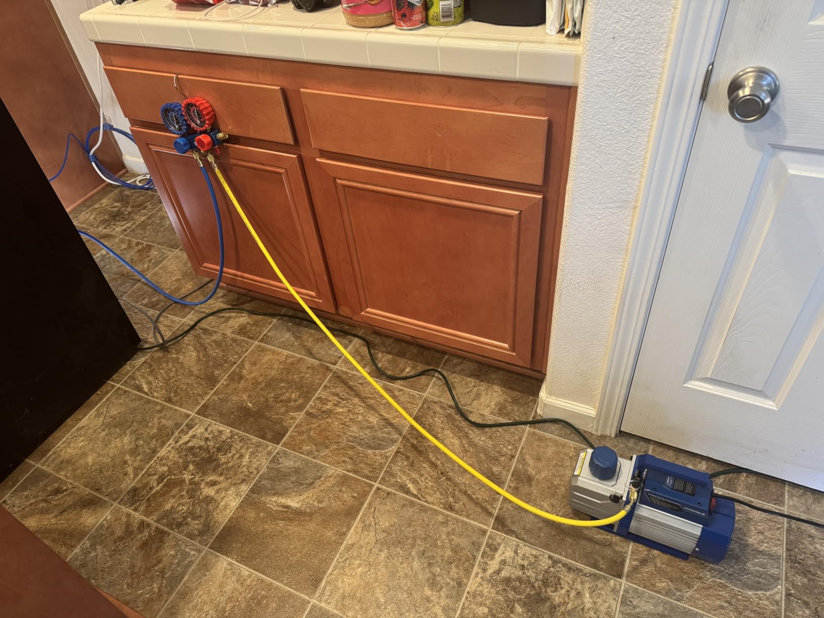 VIVOHOME A2L 1/2 HP 5CFM Dual Stage AC Vacuum Pump and Manifold Gauge Set customer photo 2