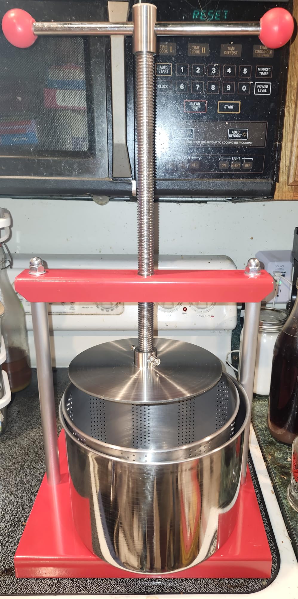 VEVOR 1.45 Gal/5L Fruit Wine Press, 2 Stainless Steel Barrels, Manual Juice Maker, Cider Apple Grape Tincture Honey Olive Oil Making Press with Triangular Handle for Outdoor Kitchen Home customer photo 2