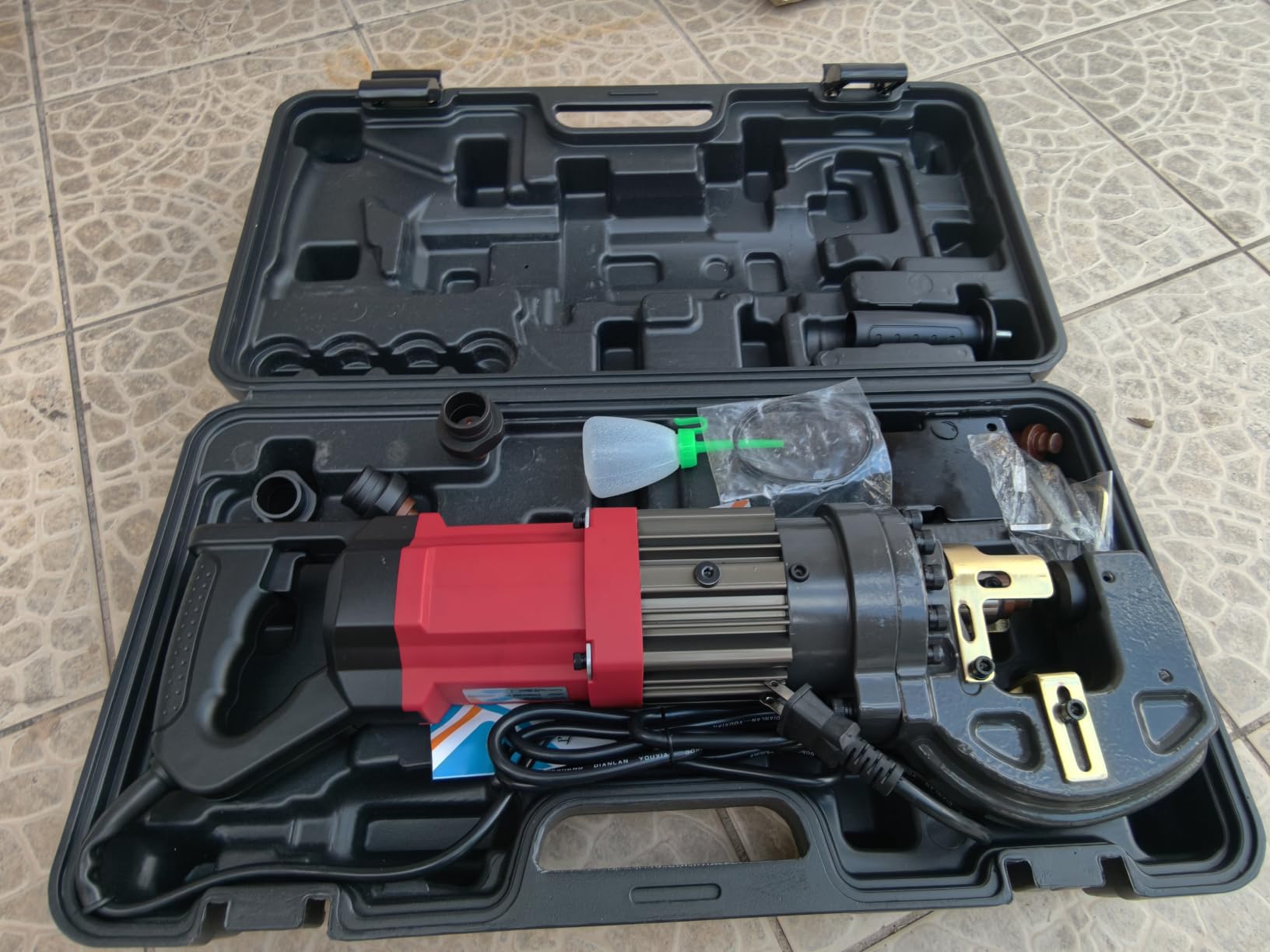 1400W Electric Hydraulic Hole Puncher, 22T Heavy Duty Hydraulic Hole Punch for Metal, Portable Punching Machine with 5 Dies for Aluminum Copper Plate Angle Iron Steel, MHP-20 customer photo 1