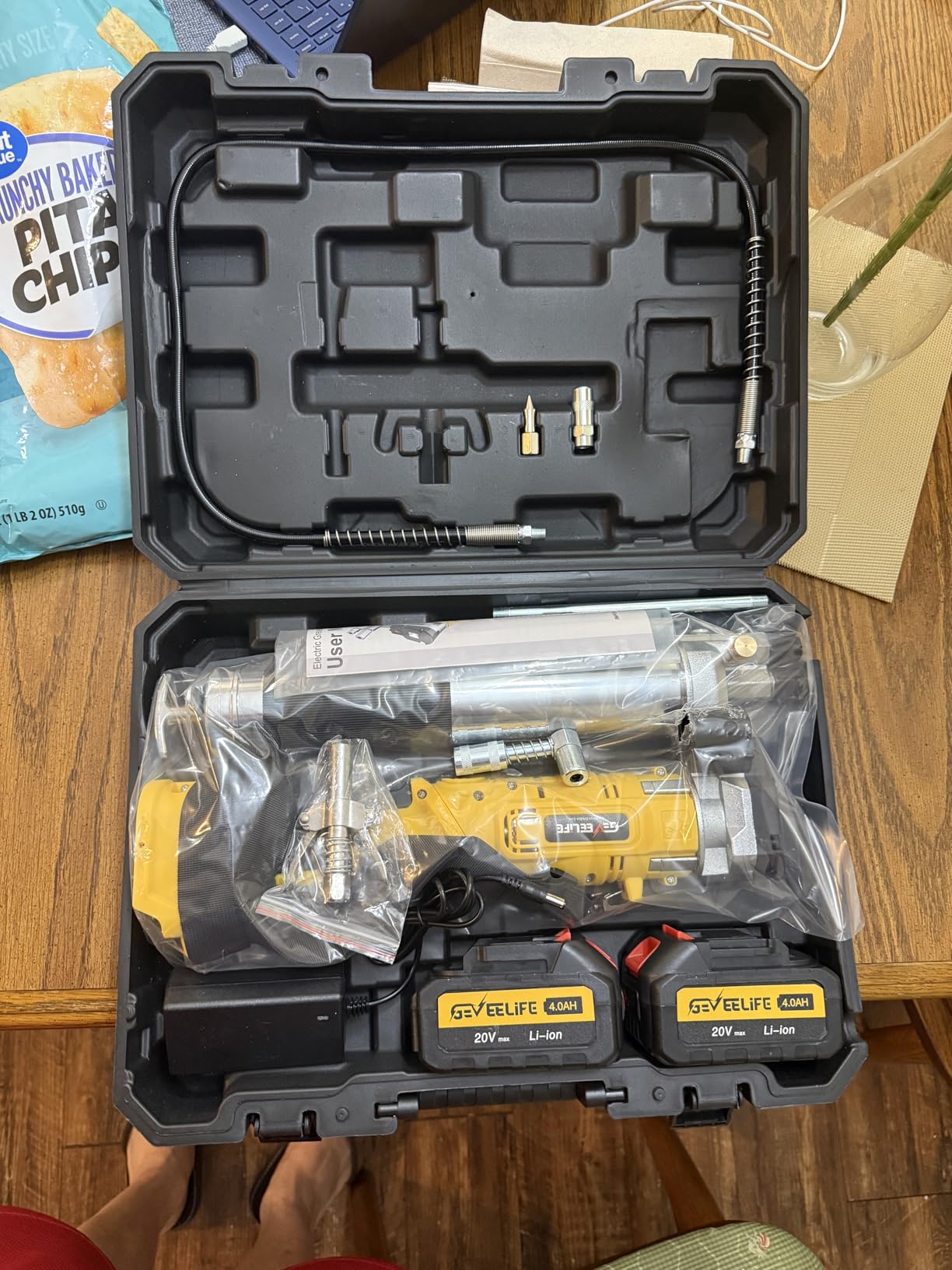 GEVEELIFE 2-in-1 Design Electric Grease Gun, 2x4.0Ah Battery, Fast Charge | Dual Grip, 12000 PSI, 5.3 oz/min, 2x4000mAh Batteries, LED Light, 39.4