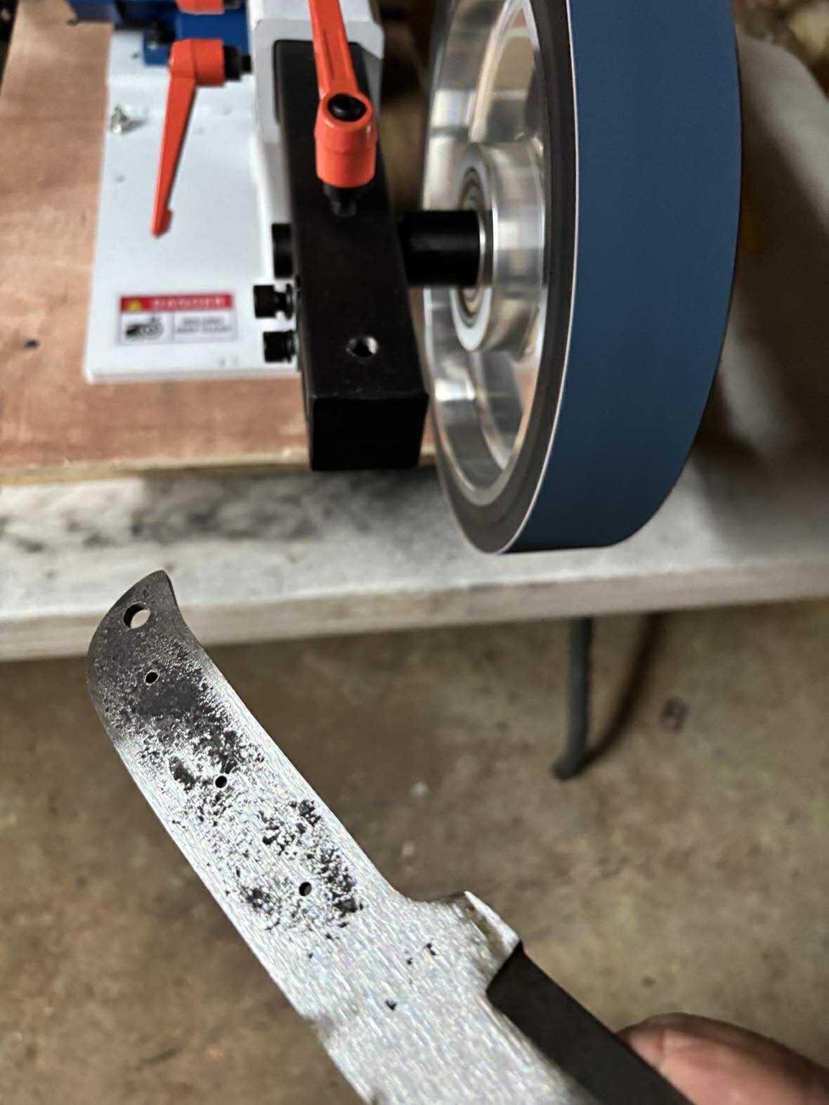 Belt Grinder Sander with VFD, 2x72-inch 1500W 2HP Variable Speed Control Belt Sander with 3 Sets Grinding Tools and 3 Zirconia corundum Sanding Belts for Metalworking, Knife Making customer photo 1