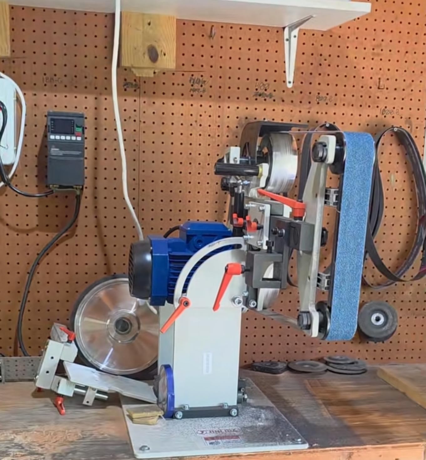 JLD 2 x 72-82 Belt Grinder Sander, equipped with 2.2KW VFD, three sets of grinding heads, and 3 zirconia corundum sand belts (60 100 180) compatible with 2 x 72 sand belts customer photo 1
