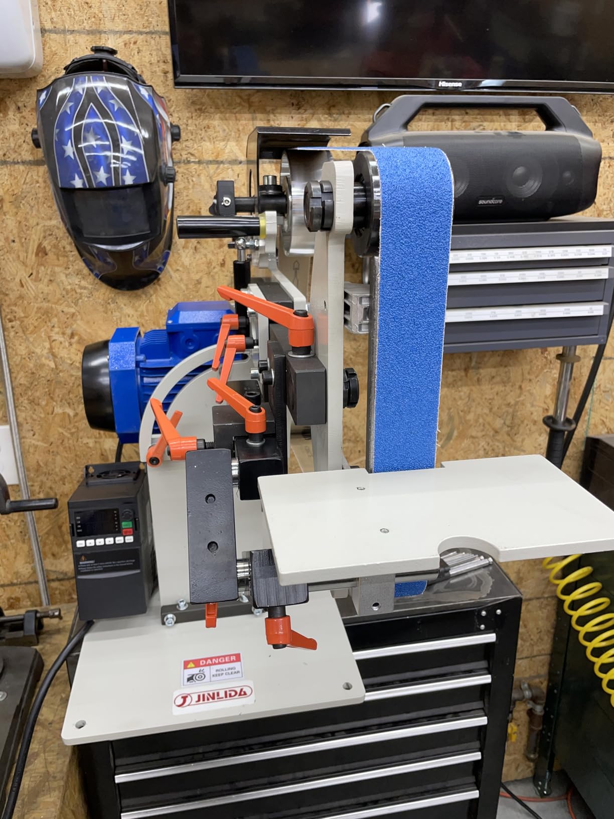 JLD 2 x 72-82 Belt Grinder Sander, equipped with 2.2KW VFD, three sets of grinding heads, and 3 zirconia corundum sand belts (60 100 180) compatible with 2 x 72 sand belts customer photo 2