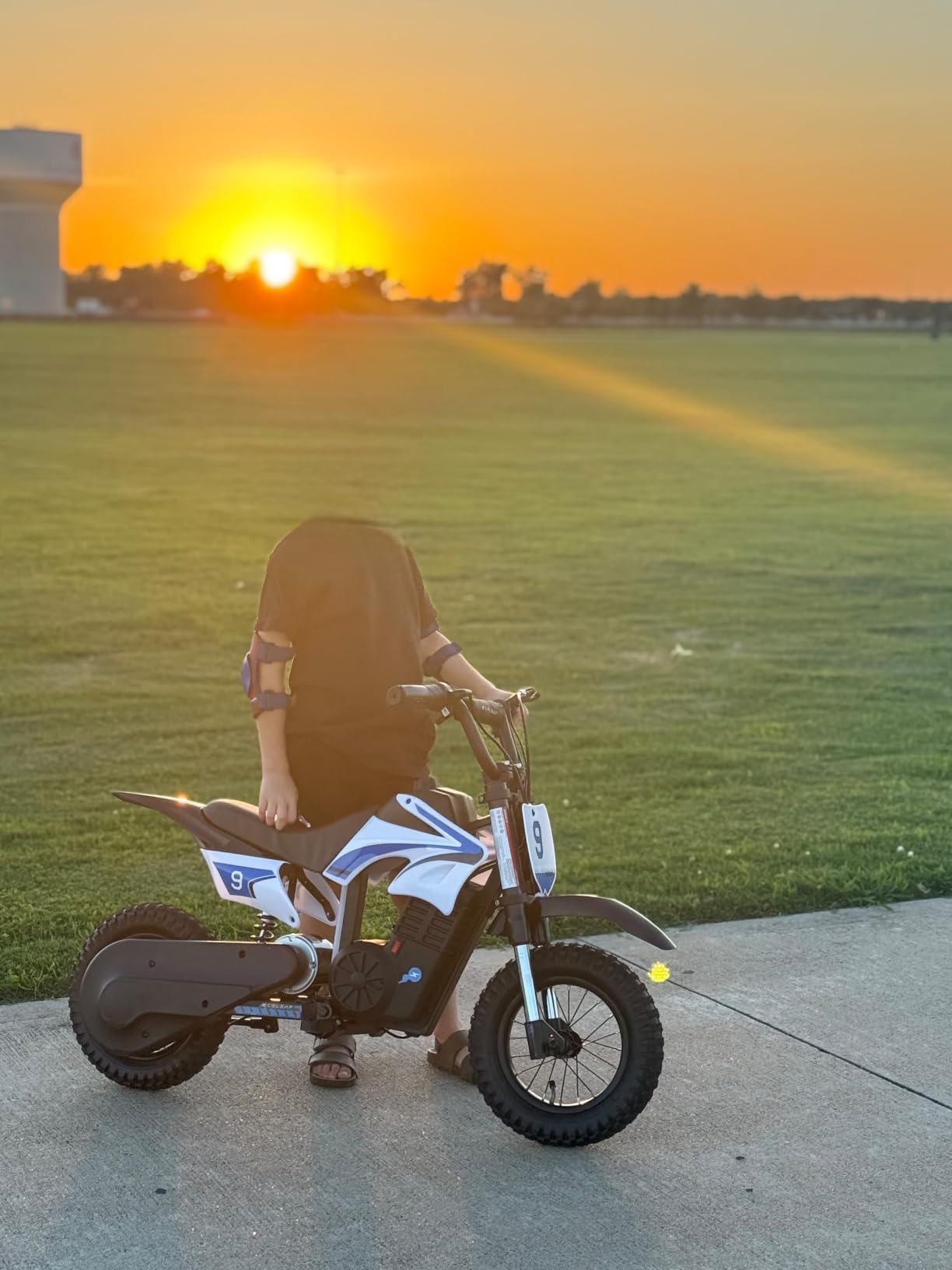 K1 Kids Electric Dirt Bike 36V Motorcycle, 16MPH Fast Speed 14 Mile Long-Range, 700W Peak 3-Speed Modes Electric Bike for Kids Ages 3-10 customer photo 2