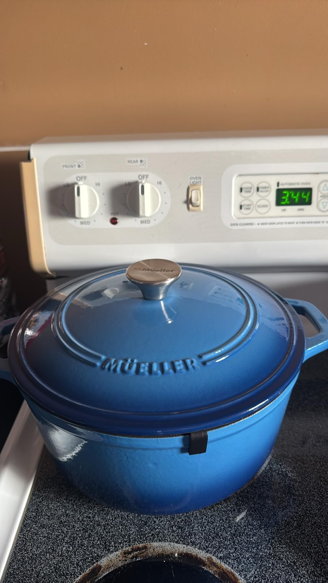 MUELLER HOME 5.5 Quart Enameled Cast Iron Oval Dutch Oven w Rooster Knob & Cotton Potholders, Heavy-Duty Cookware, Oven-Safe up to 500° F & Across All Cooktops, Gifts for Grandma & Women, Thyme Green customer photo 2