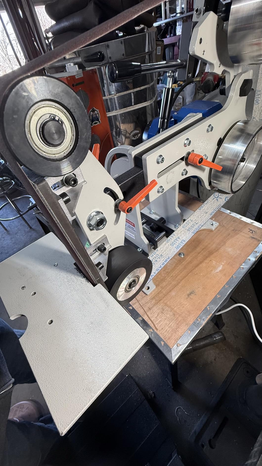 JLD Professional Belt Grinder Sander, 2x72 Inch Belt, 1500W Electric Motor with 2.2KW VFD, 2 sets of grinding kits with 3 grinding methods, Vertical and Horizontal operation includes 3 sanding belts customer photo 1