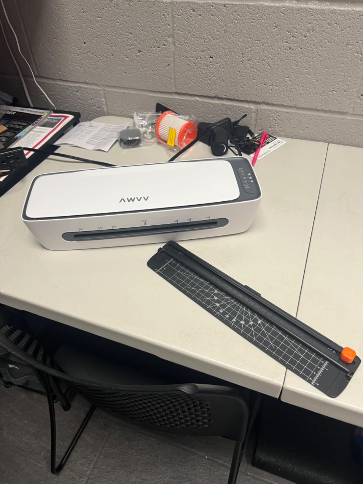 Chilino 13inch Heavy-Duty 4-Roller 11x17 Laminator Machine, 1000mm/min | 3-10 Mil Thick A3 Laminating Machine, Fast Warm-up, Auto-Reverse Anti-Jam, Includes 30-Sheets for Office & School, Black customer photo 1