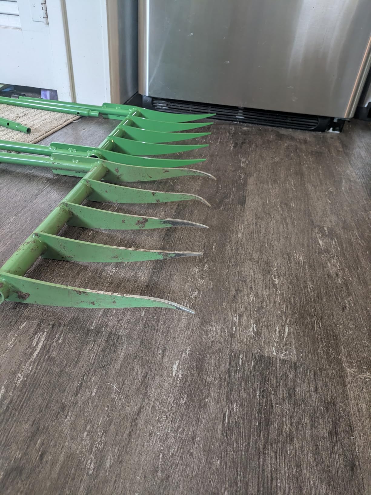 56'' Heavy Duty Broadfork for All the Soils, Unbreakable Pitchfork, 5 Sharp Cambered 11'' Tines Bord Fork Garden Tool, Ergonomic Handles, Good Package, Easy Assembly, Cultivator & Tiller, Green. customer photo 2