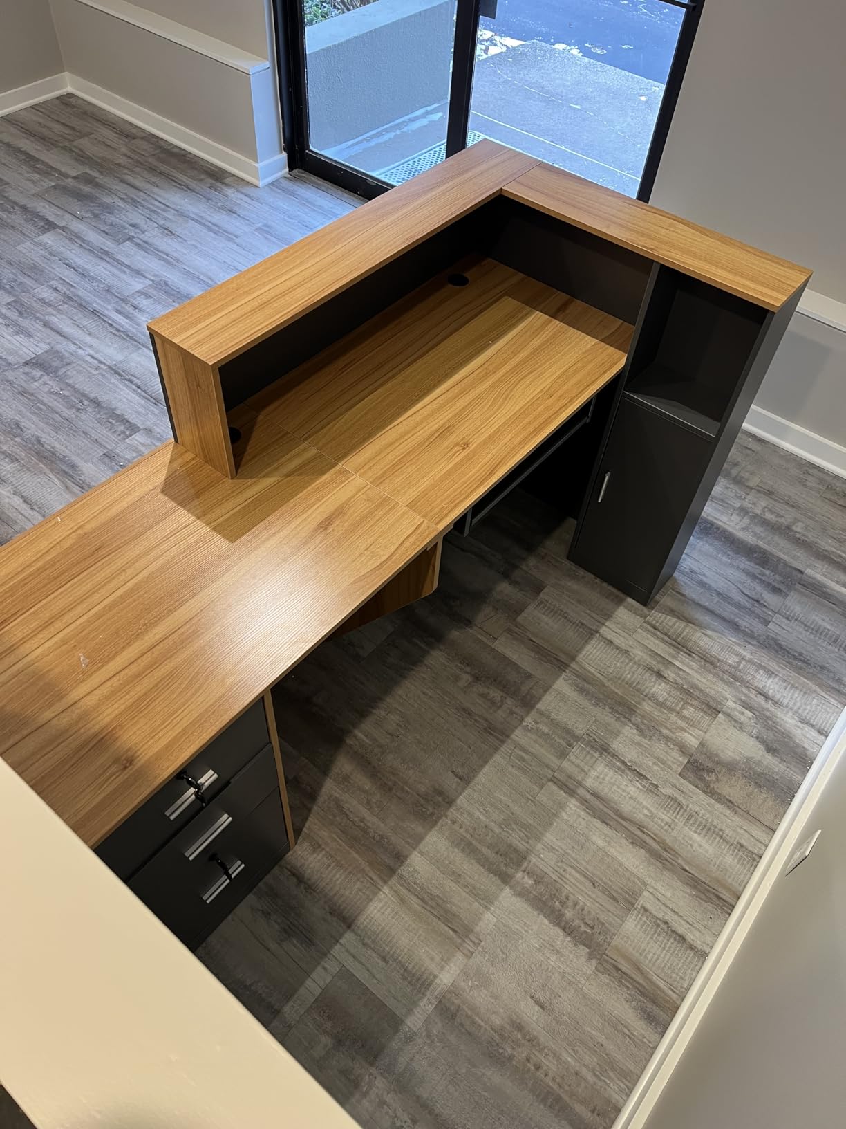 L-Shaped Reception Desk with Lockable Drawers, Adjustable File Cabinet & Keyboard Tray, Modern Front Counter for Office, Salon, or Lobby (Right-L Walnut/Slate Gray, 70.9''L x 23.6''W x 41.3''H) customer photo 1