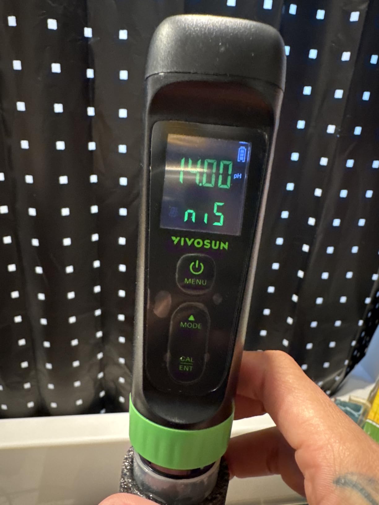 VIVOSUN Aerolab Digital pH Meter Kit ±0.01 High Accuracy | Waterproof, Replaceable Probe, LCD Display, Auto Temperature Compensation, Calibration Powder for Hydroponics, Gardening customer photo 1