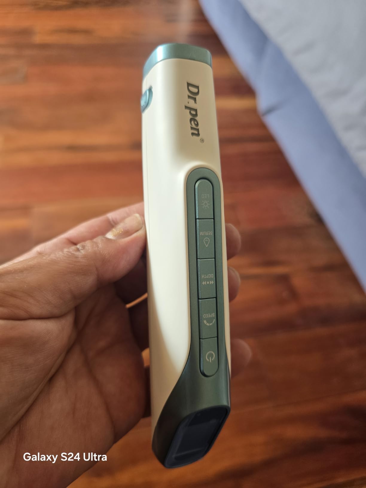 Dr Pen H6 Microneedling Pen for Home Use | Red & Blue Light Care, Flow Control, OLED Display customer photo 2