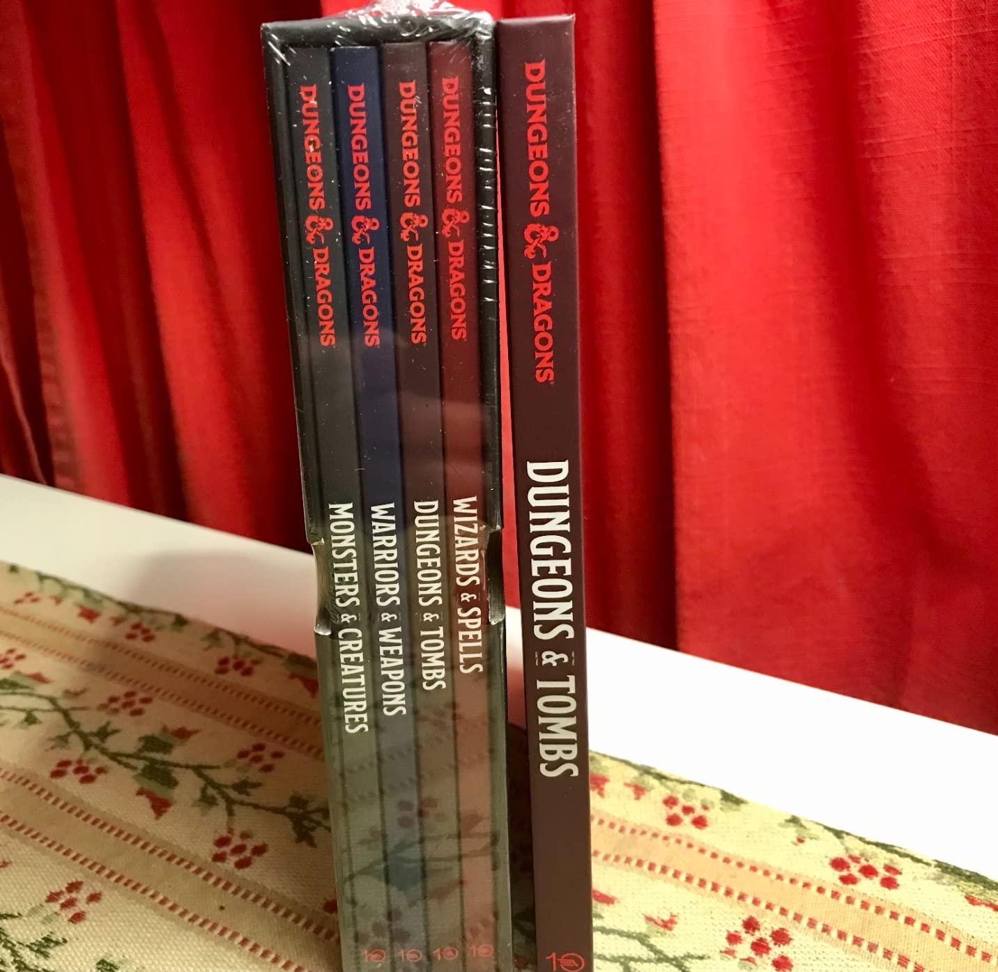 The Young Adventurer's Collection Box Set 1 [Dungeons & Dragons 4 Books]: Monsters & Creatures, Warriors & Weapons, Dungeons & Tombs, and Wizards & ... & Dragons Young Adventurer's Guides) customer photo 2