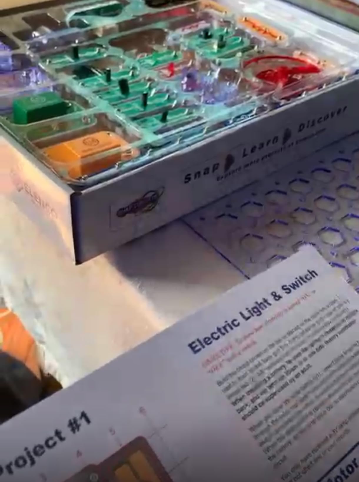 SNAP CIRCUITS Jr. SC-100 STEM Electronics Kit, 100+ Projects, Ages 8+ customer photo 2