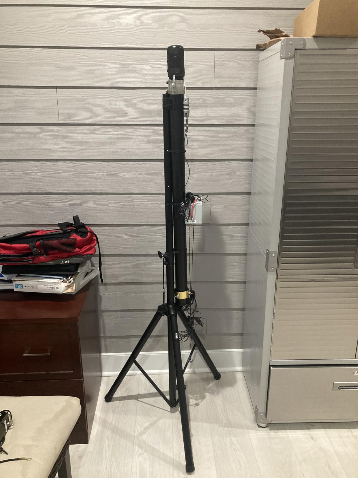 Pyle Universal Speaker Stand Mount Holder Heavy Duty Tripod w/ Adjustable Height from 40” to 71” and 35mm Compatible Insert Easy Mobility Safety Pin and Knob Tension Locking for Stability, Black customer photo 2