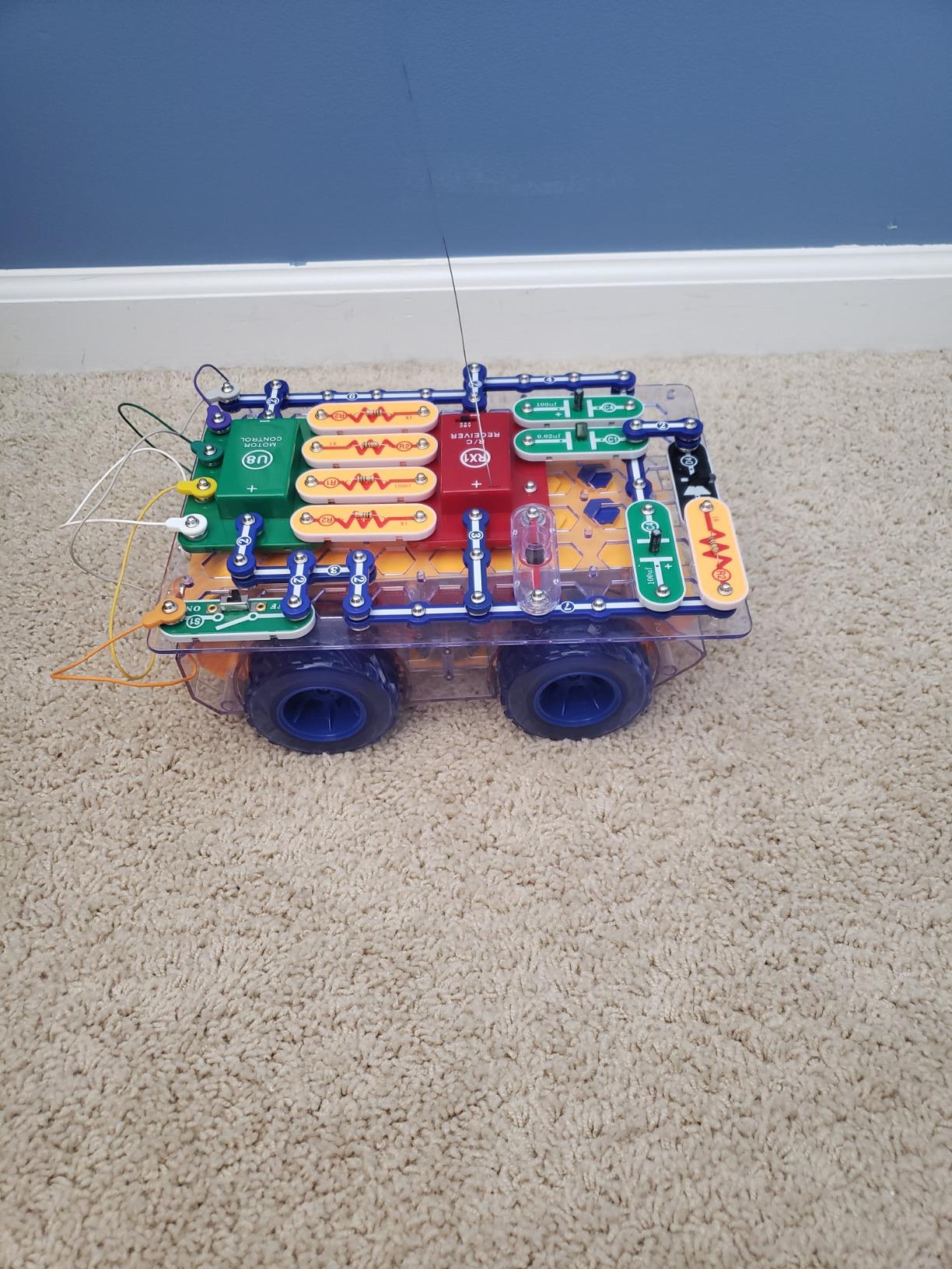 Snap Circuits R/C Snap Rover STEM Electronics & Robotics Kit, Ages 8+ customer photo 2