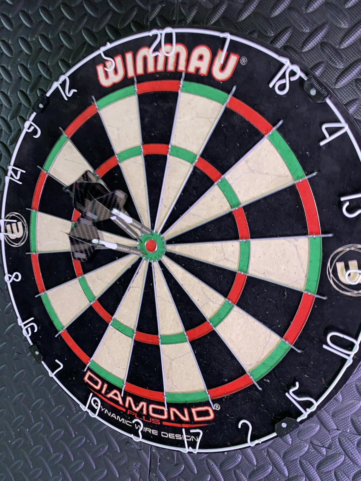 WINMAU Diamond Plus Dartboard customer photo 1