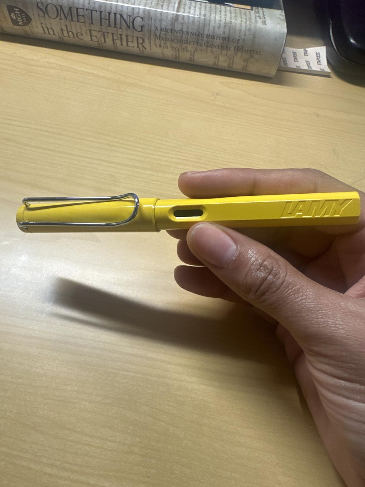 LAMY safari black - Fountain Pen with ergonomic grip & polished steel nib in size M - ideal for any Writing & Calligraphy - including LAMY T 10 blue cartridge - Right-Handed customer photo 2