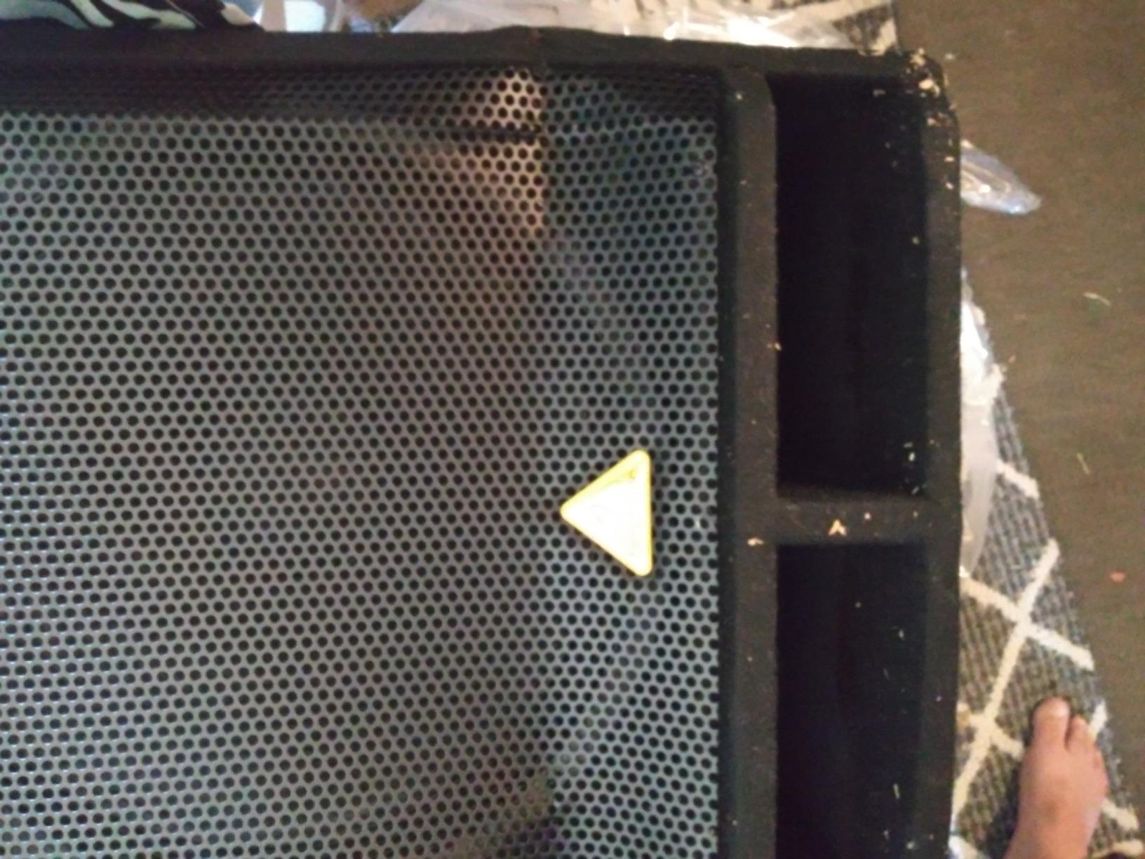 Behringer EUROLIVE VP1800S Professional 1600 Watt 18