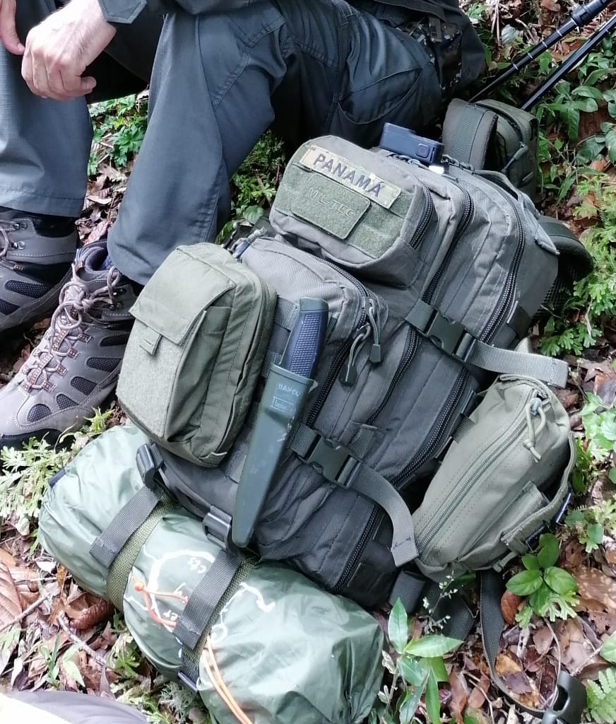 Mil-Tec Unisex Assault Pack - Rugged Durable Lightweight Ergonomic Versatile Tactical Outdoor Camping Hiking Backpack with Adjustable Padded Shoulder Straps & MOLLE Loops, Black, 20L customer photo 1