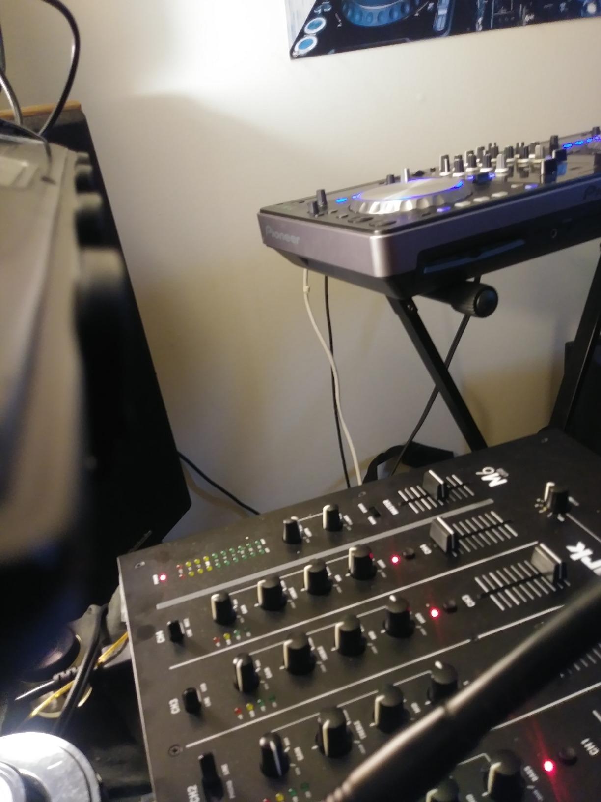 Numark M6 USB 4-Channel DJ Mixer customer photo 2