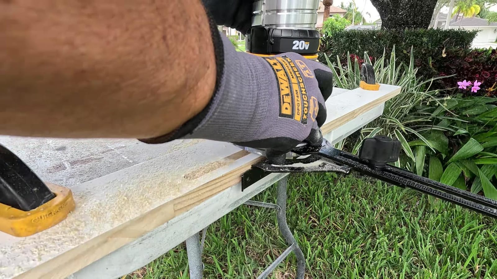 DEWALT Router Edge Guide for Fixed Base Compact Router (DNP618) Medium customer photo 2