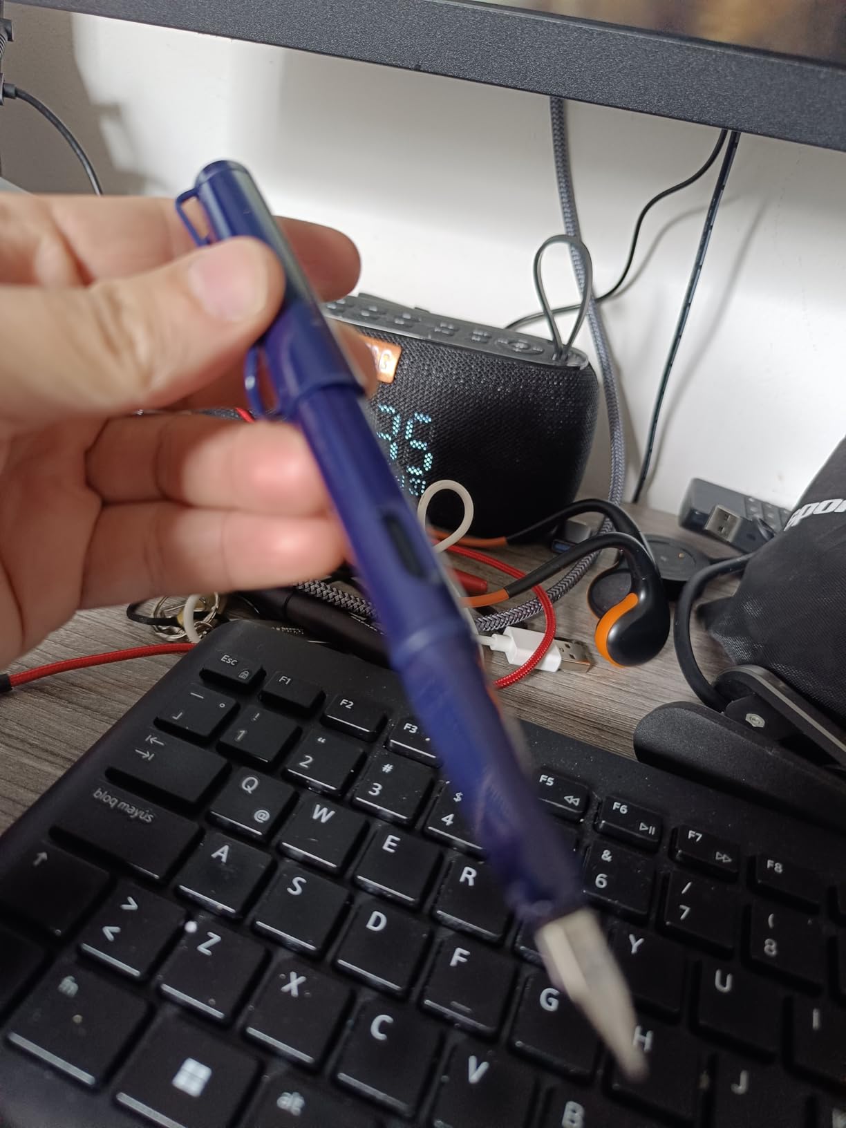 LAMY safari yellow - Fountain Pen with ergonomic grip & polished steel nib in size M - ideal for any Writing & Calligraphy - including LAMY T 10 blue cartridge - Right-Handed customer photo 1