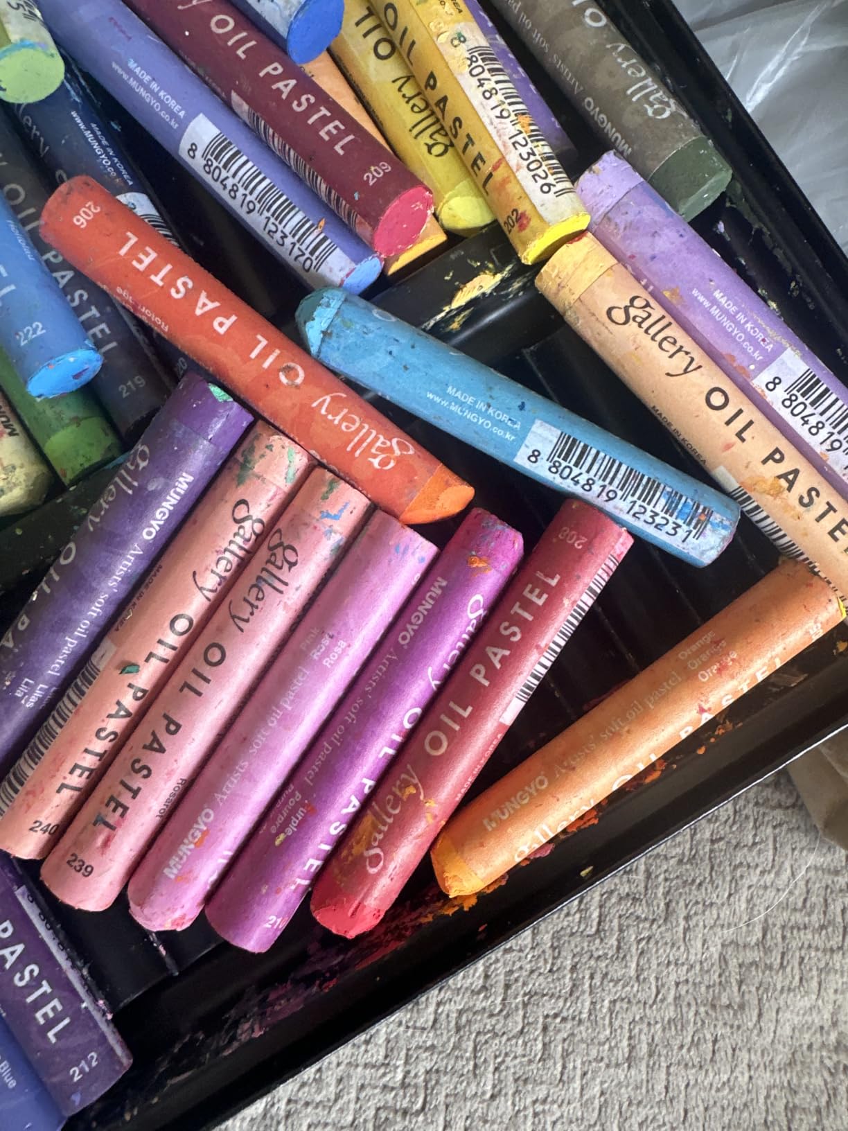 MUNGYO Gallery Artists' Soft Oil Pastels Professional, 48 Assorted Colors, Vibrant and Blendable customer photo 1