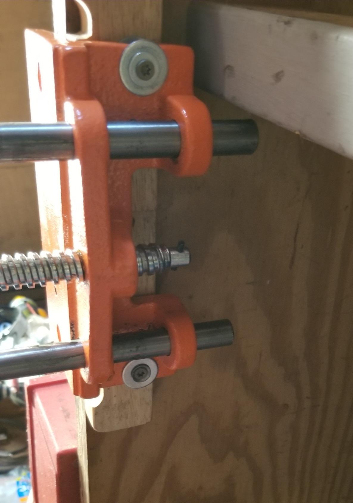 Pony Jorgensen 27091 Medium Duty Woodworker's Vise, Orange, Grey, 9-Inch By 7-Inch customer photo 1