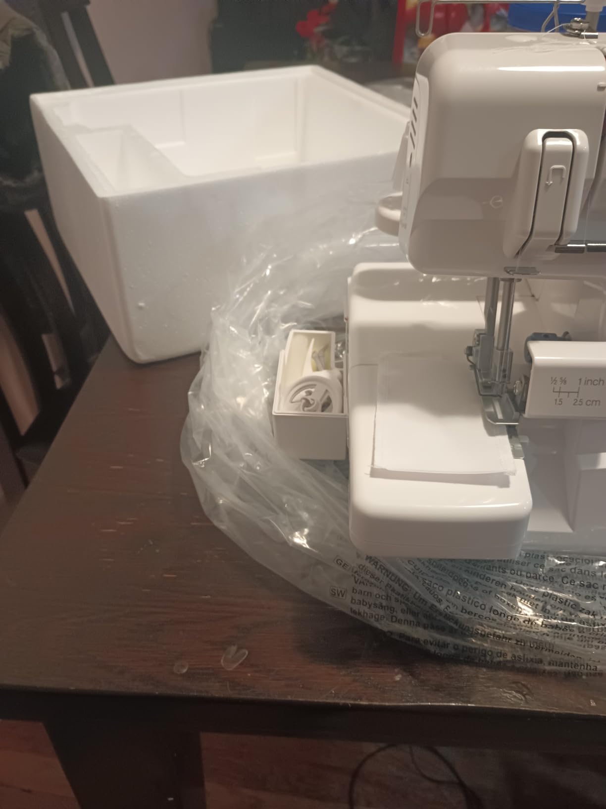 Juki, MO-50E, 3 or 4 Thread Serger, Lay In Tensions, Adjustable Differential Feed, Built In Rolled Hem, Automatic Lower Looper Threader, Retractable Upper Knife (MO-50E/UL) customer photo 1