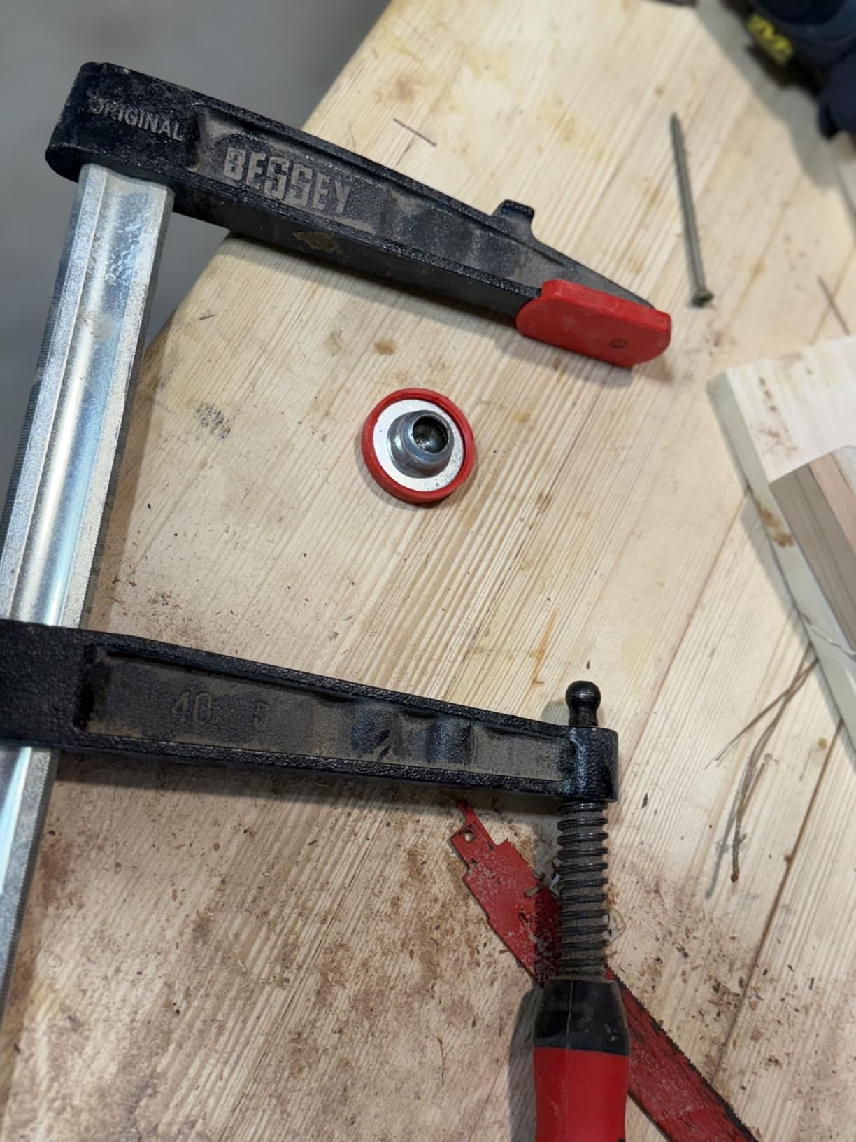BESSEY TG7.016+2K F-style Clamp (7 In. x 16 In.) 1320 lb. Clamping Force, Replaceable Pads, Bar Clamp for Woodworking, Carpentry, DIY & Home Improvement Projects customer photo 2