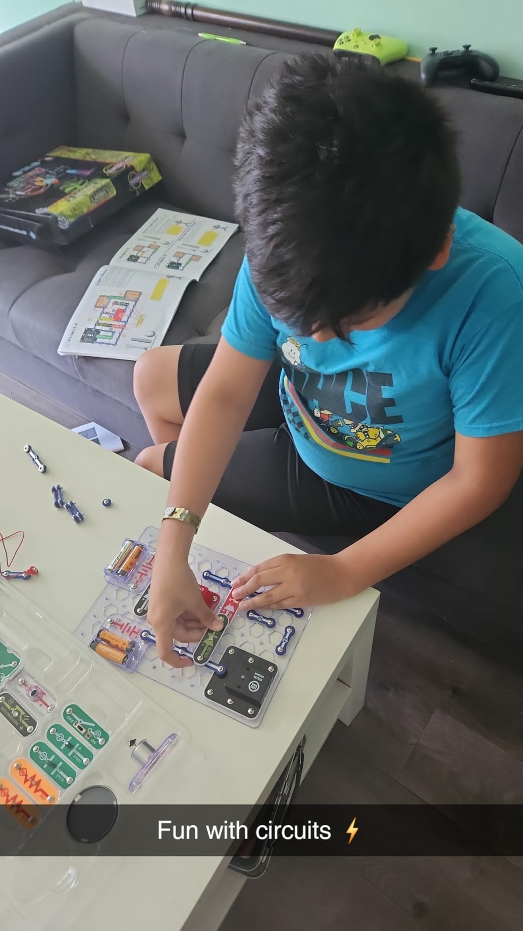 SNAP CIRCUITS Light STEM Electronics Kit, 175+ Projects, Ages 8+ customer photo 2